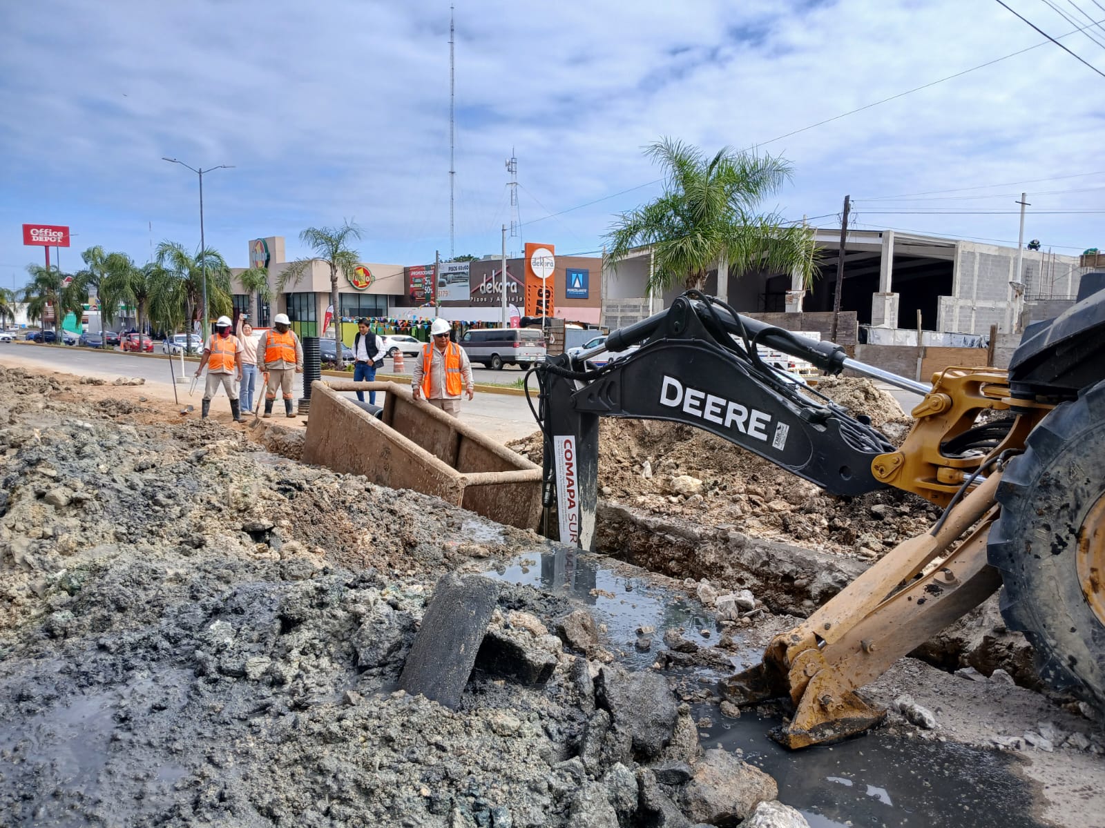 Avanza rehabilitación de red sanitaria en avenida Álvaro Obregón a cargo de COMAPA SUR