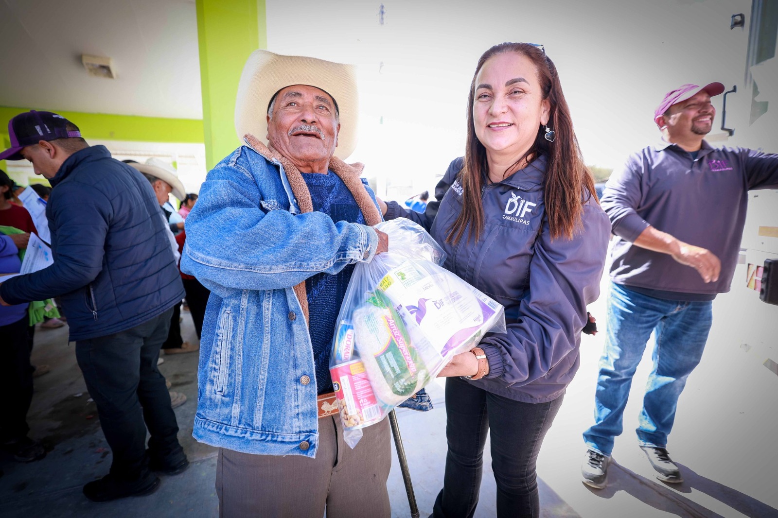 Entrega DIF Tamaulipas canastas alimentarias a población de atención prioritaria ante las bajas temperaturas