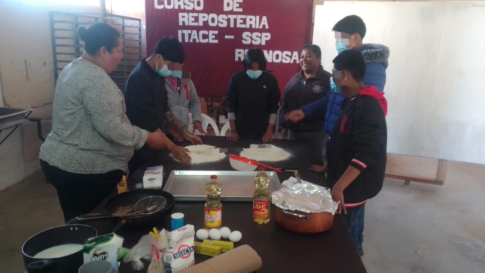 Imparte DEMA e ITACE taller de repostería a adolescentes en conflicto con la Ley Penal