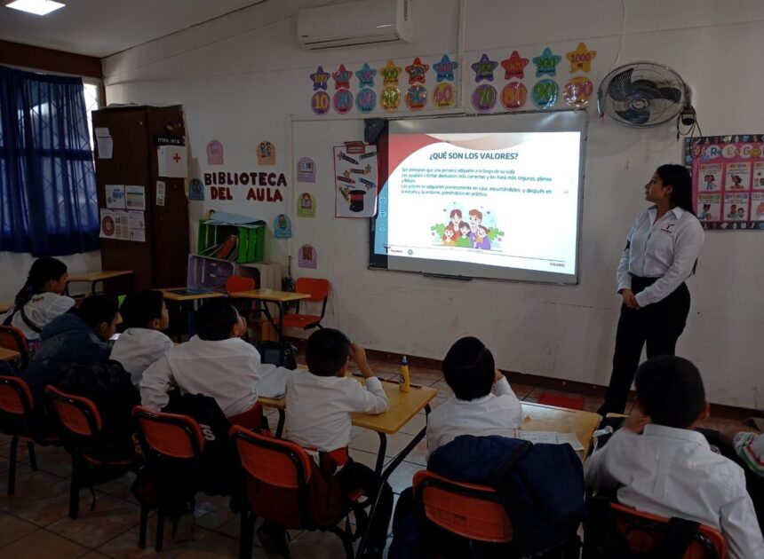 Padres de familia, docentes y Guardia Estatal de Género unidos por una infancia libre de violencia