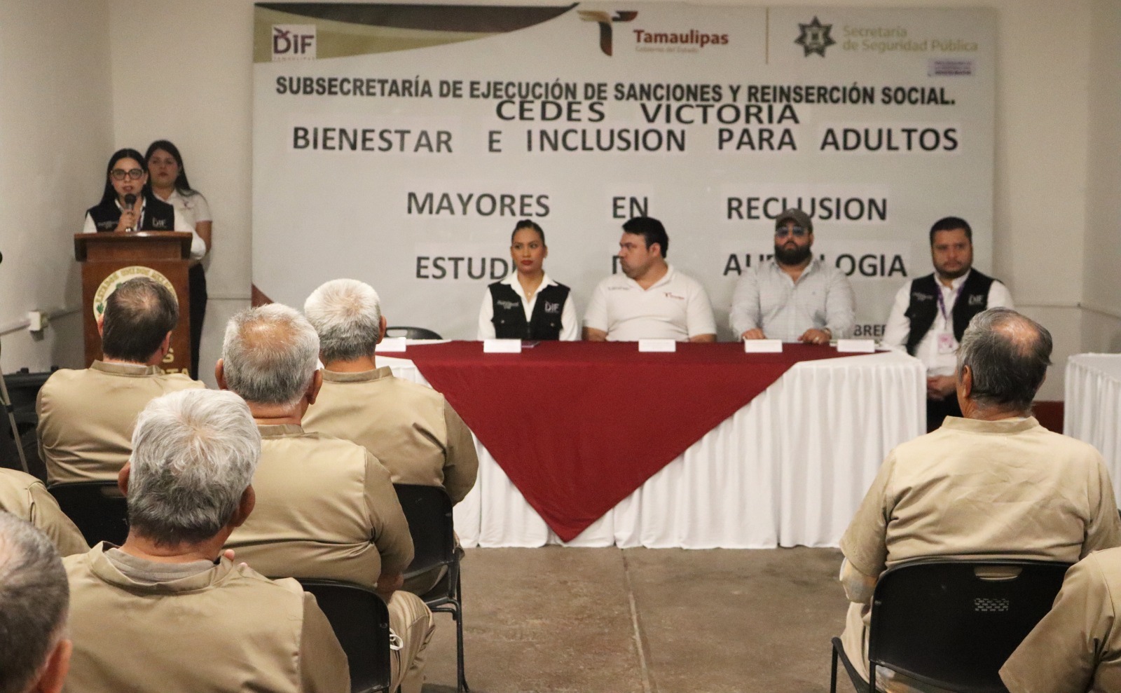 Adultos mayores del CEDES Victoria reciben atención audiológica por parte del DIF Tamaulipas
