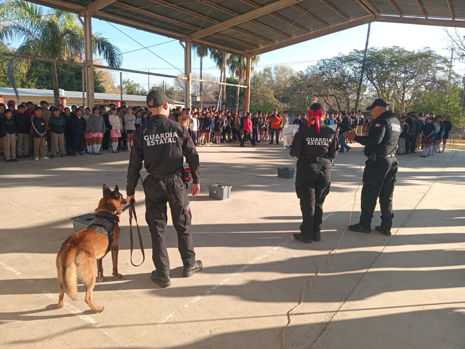 Con binomio canino antidrogas la Guardia Estatal refuerza la prevención en escuelas