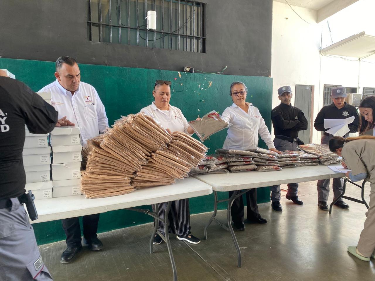 Reciben CEDES de Tamaulipas cuatro mil 500 uniformes, zapatos y ropa de cama