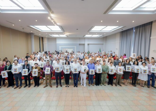 Mónica Villarreal encabeza ceremonia de entrega de Escudos de Armas de Tamaulipas a dependencias públicas .