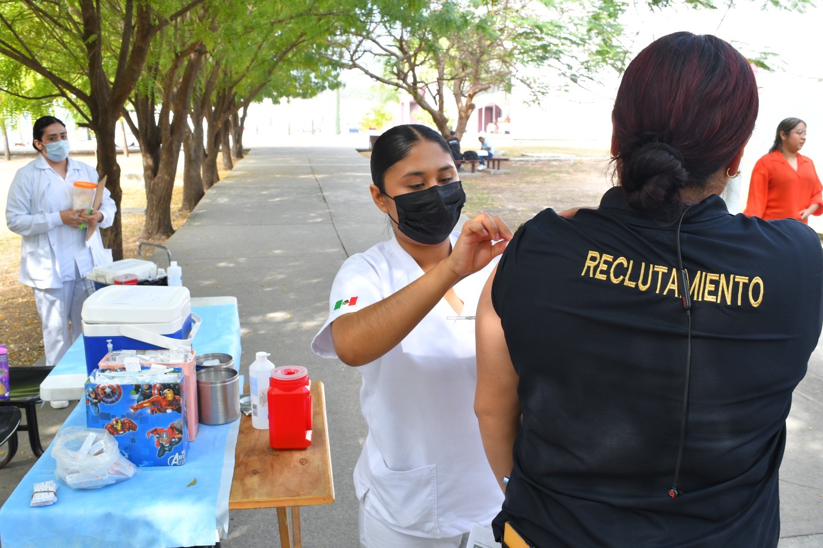 Realizan SSPT e ISSSTE campaña de vacunación contra el sarampión