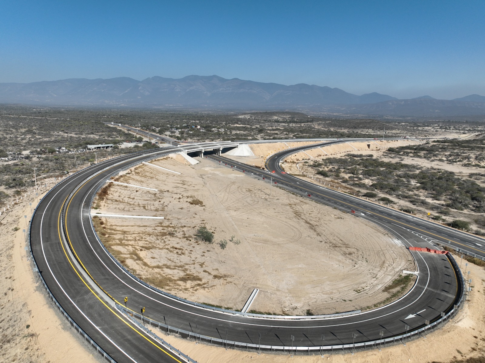 Garantiza gobierno de Américo Villarreal obra pública para los 43 municipios de Tamaulipas