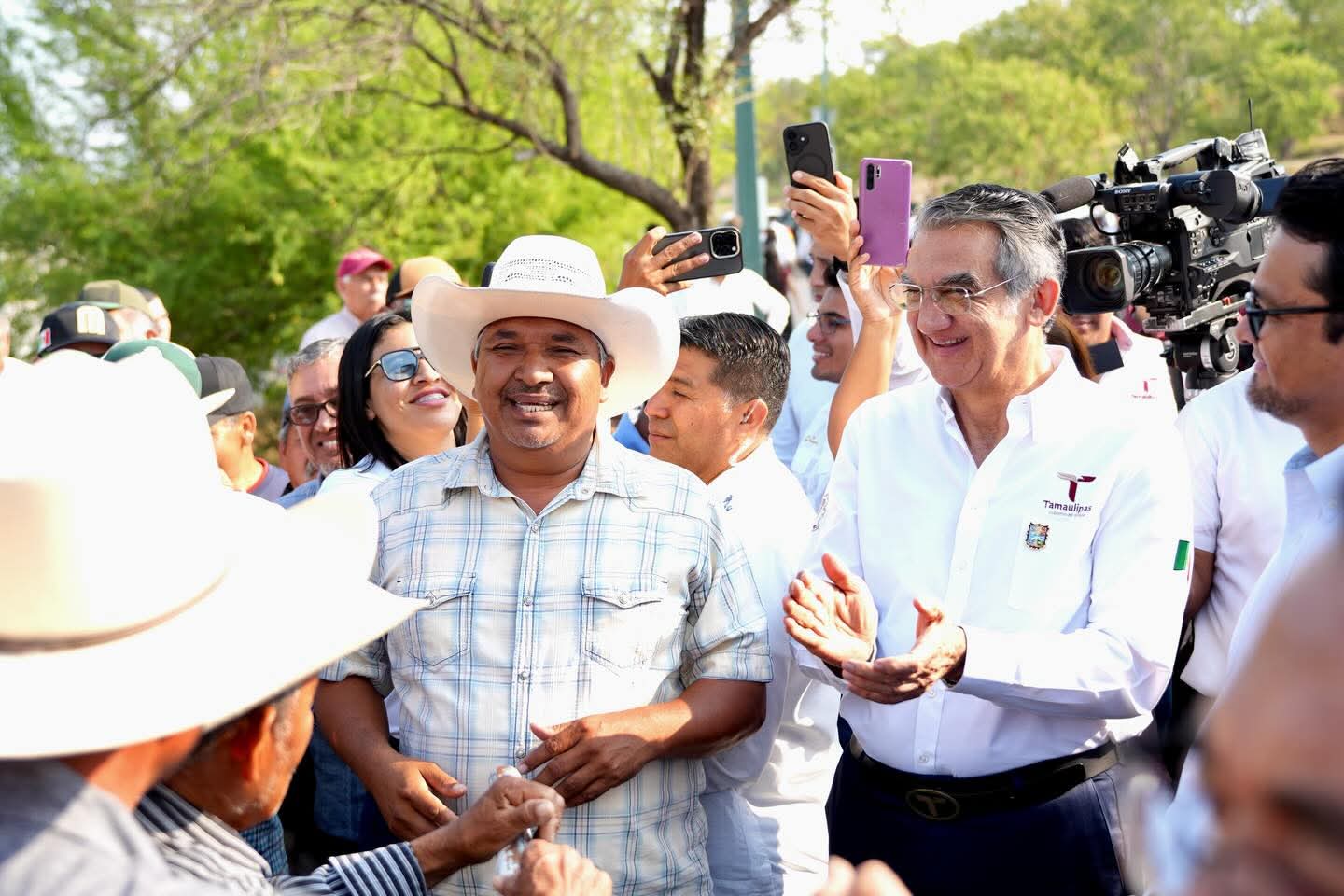 Reconocen ejidatarios de Llera respaldo de Américo ante problemática con empresa eólica