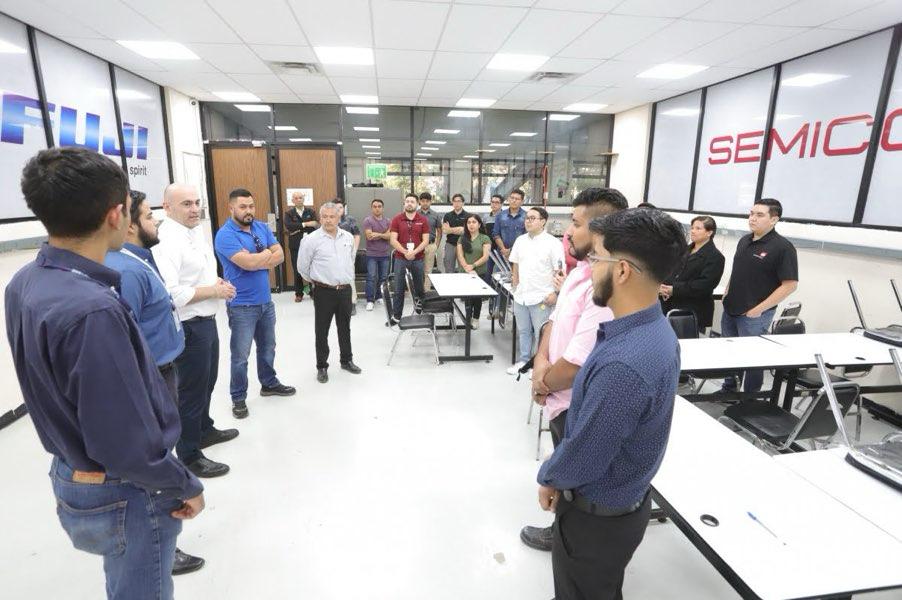 Forma UTTN talento especializado en ensamble electrónico con diplomado SMT
