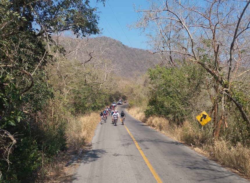 Brinda Guardia Estatal seguridad durante rodada ciclista en la carretera Tula–Ocampo