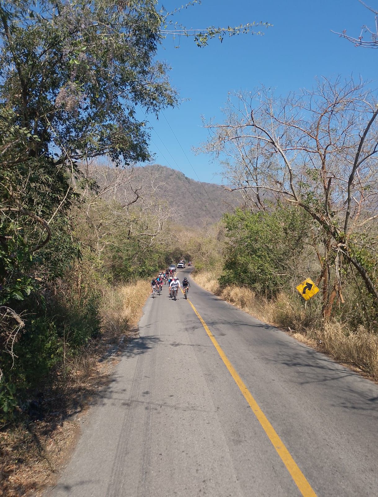 Brinda Guardia Estatal seguridad durante rodada ciclista en la carretera Tula–Ocampo