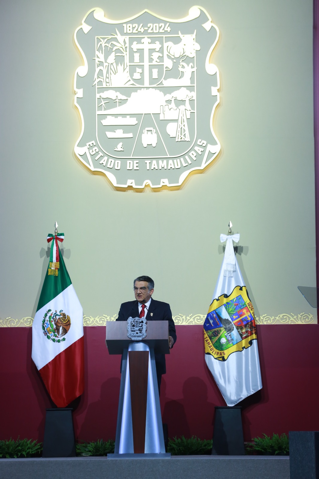 En su Cuarto Informe, el gobernador Américo Villarreal exhortó a evitar la reacción de aquellos que pretenden, desde las noticias falsas, abrir de nuevo el espacio a las oligarquías