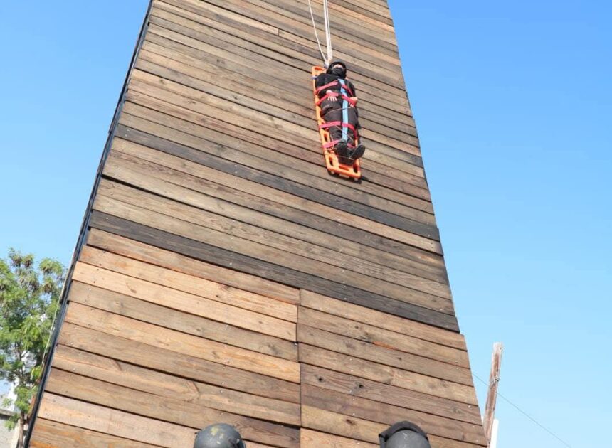 Destaca Guardia Estatal de Tamaulipas a nivel nacional en obtención del CUP  -Se coloca entre los primeros cinco lugares en el país   Marzo 30 de 2026  Ciudad Victoria, Tamaulipas.- Con un 98.4% de obtención del Certificado Único Policial (CUP), la Guardia Estatal de Tamaulipas destaca entre las corporaciones con un mayor índice de elementos certificados en el país, colocándose entre los primeros cinco lugares a nivel nacional.  El secretario de Seguridad Pública de Tamaulipas, Carlos Arturo Pancardo Escudero,destacó que esta cifra corresponde al compromiso del gobernador Américo Villarreal Anaya de contar con una policía profesional que cumpla con la licencia oficial colectiva que solicita la Secretaría de la Defensa Nacional (DEFENSA).  En este sentido, el secretario señaló que esta certificación garantiza que el personal cuenta con su formación inicial a cargo de la Universidad de Seguridad y Justicia de Tamaulipas (USJT), las evaluaciones de control de confianza, conocimientos en Medicina Táctica Policial y en materia de Derechos Humanos.  “La estrategia combina una presencia constante con acciones preventivas tanto en lo rural como en el área urbana, policías capacitados que garanticen una atención profesional y respetuosa para la población”, enfatizó.