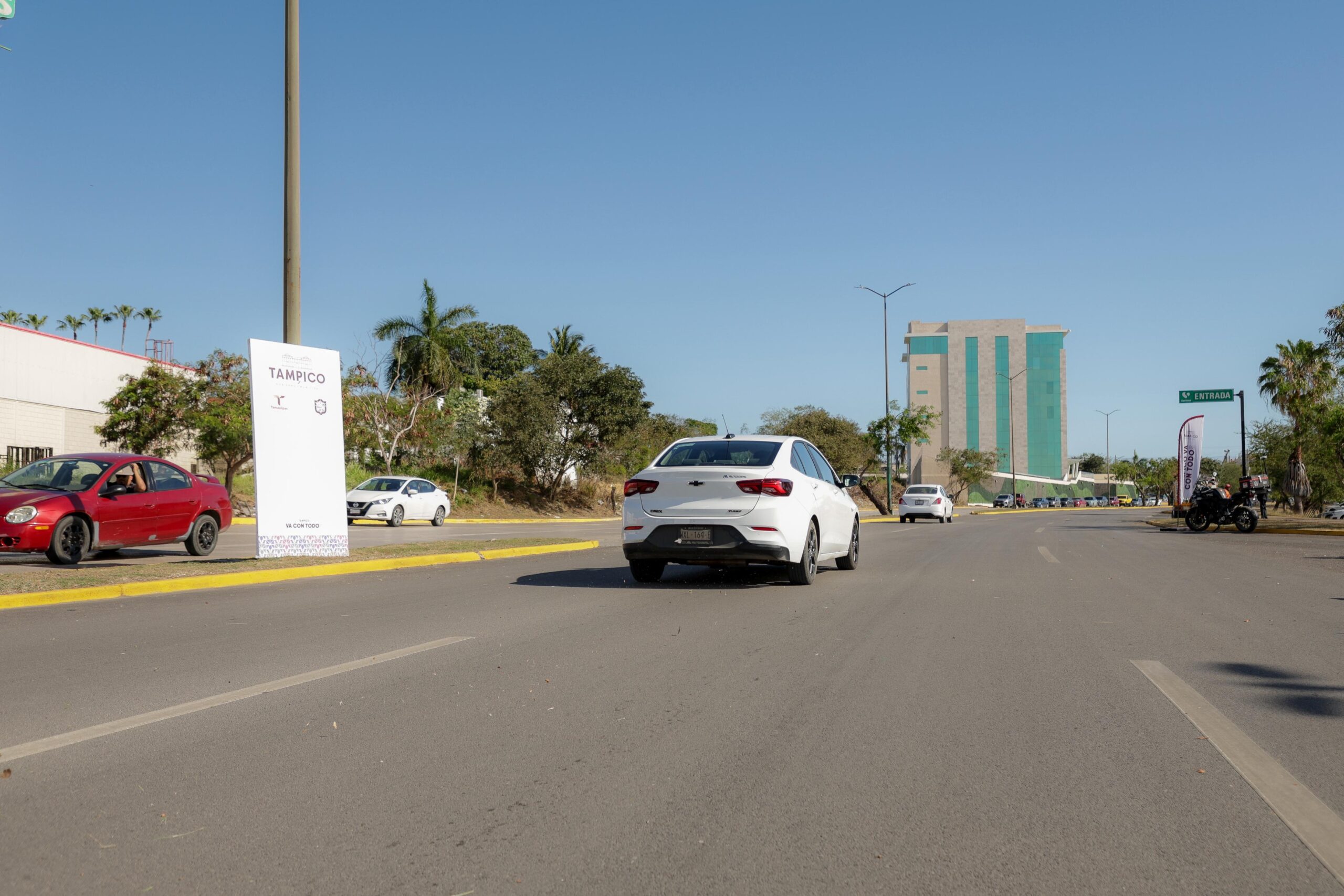 Mónica Villarreal inaugura reencarpetado en Diagonal Norte–Sur con inversión de 2.3 mdp