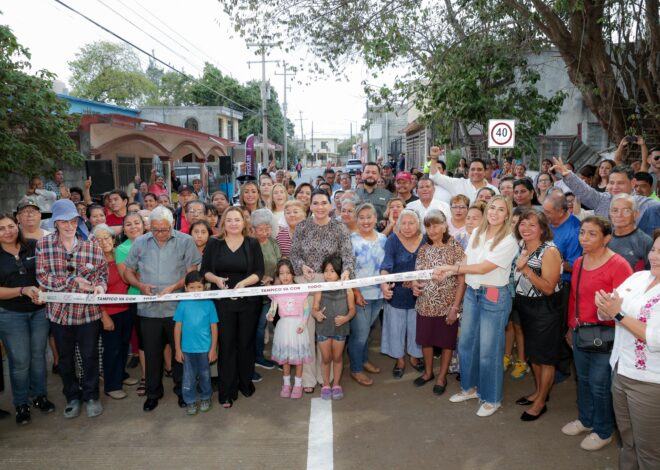Inaugura Mónica Villarreal décima calle en una semana