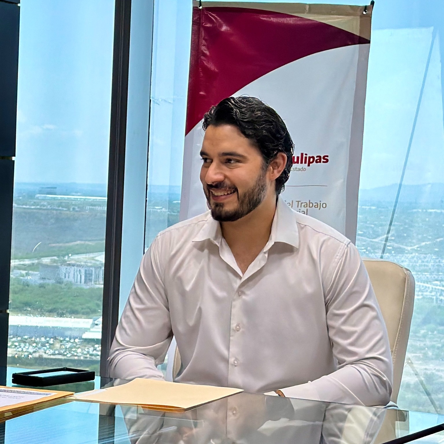 Entrega STPS Tamaulipas sobres de viaje a trabajadores que participarán en programa agrícola en Canadá