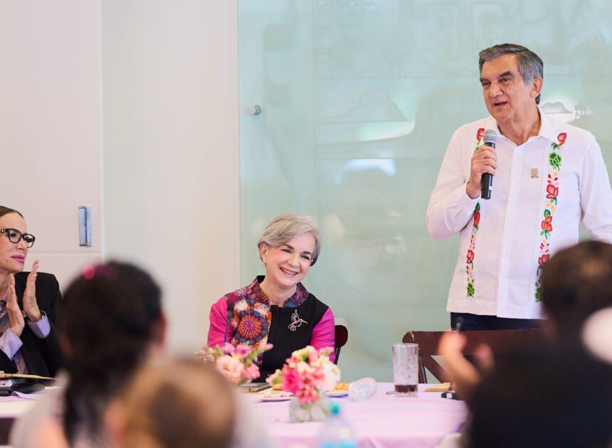 Dialogan Américo y María de Villarreal con habitantes de los polígonos de atención de Lazos del Bienestar