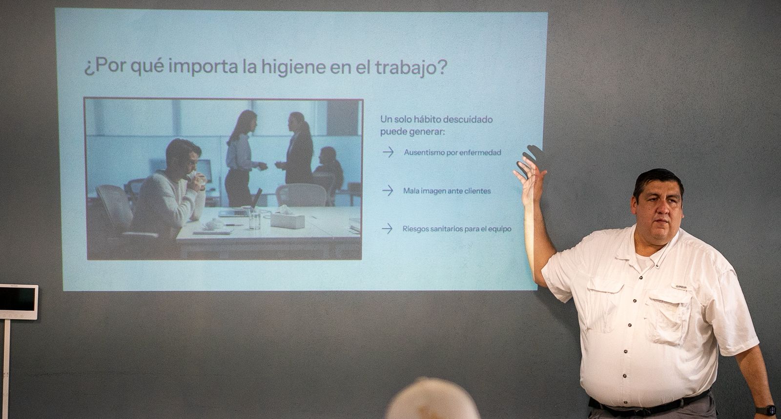 Capacitan a personal en higiene para prevenir riesgos sanitarios en centros de trabajo