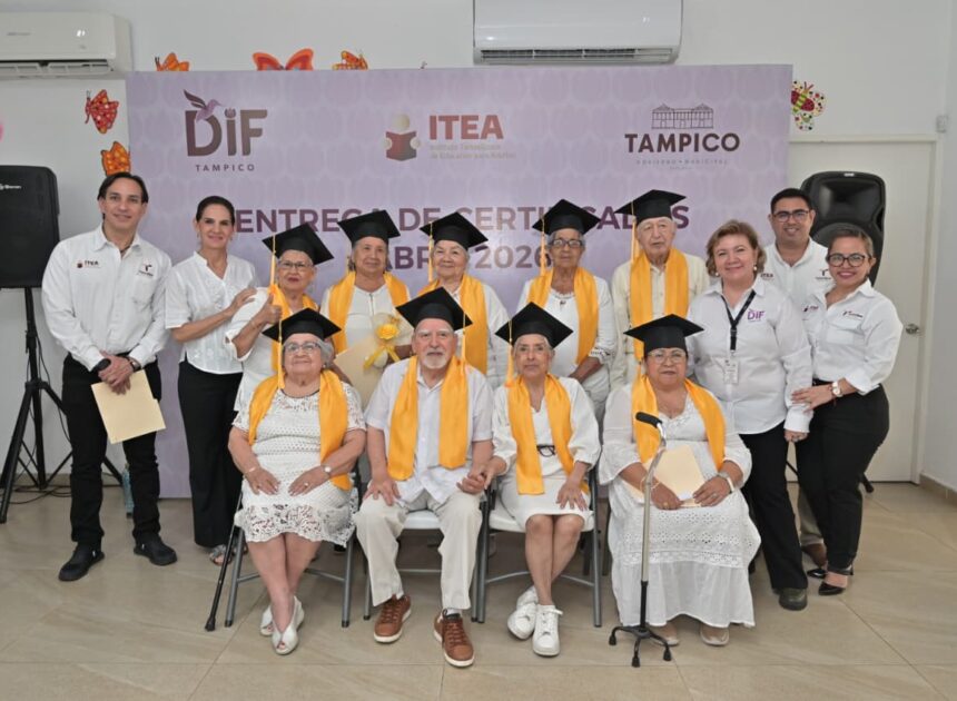 Con voluntad no hay límites: Se graduan 11 adultos mayores de la Estancia «Frente Democrático» del DIF Tampico