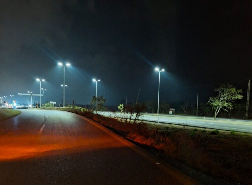 Construye Gobierno del Estado alumbrado público solar en carretera Tampico-Mante