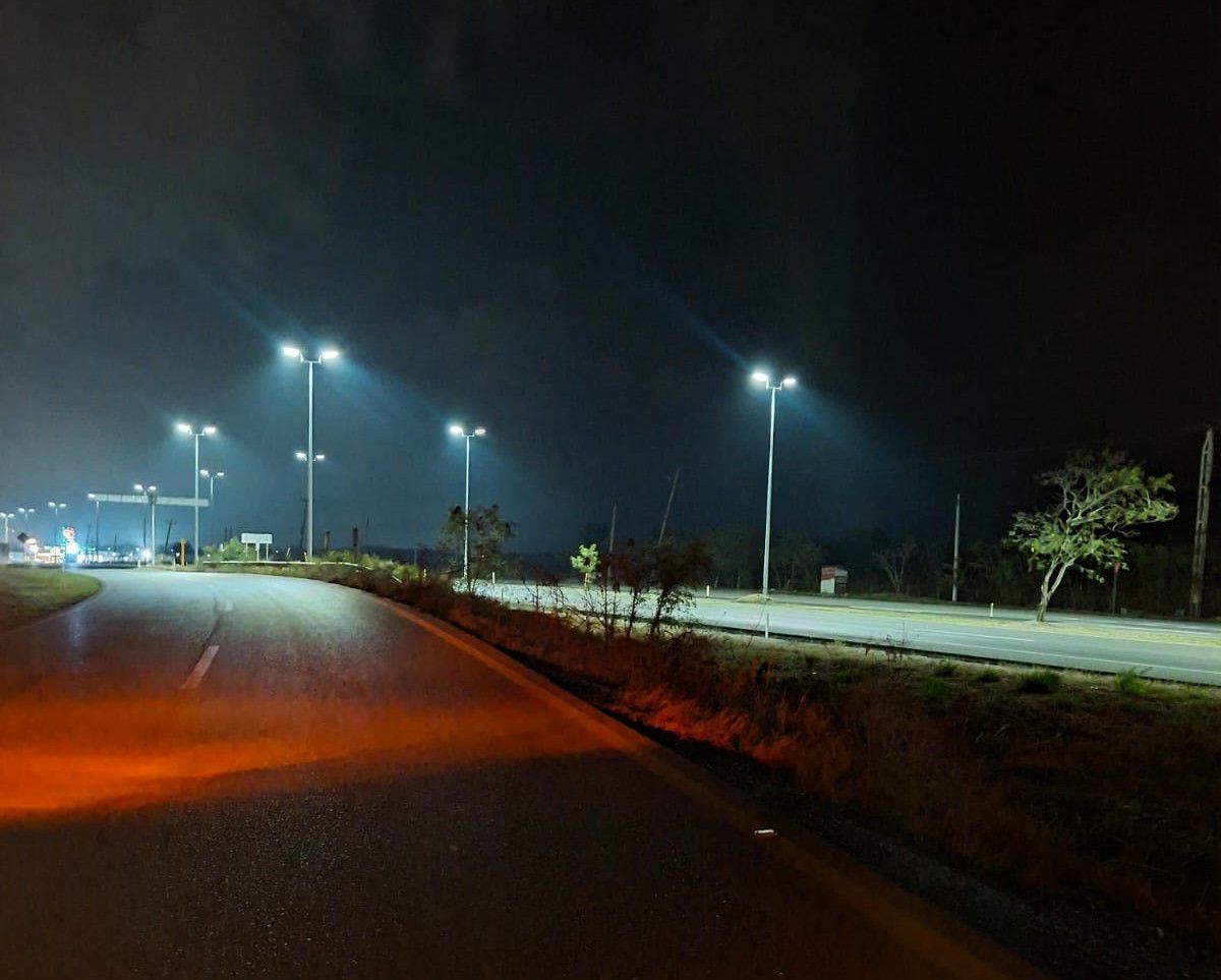 Construye Gobierno del Estado alumbrado público solar en carretera Tampico-Mante