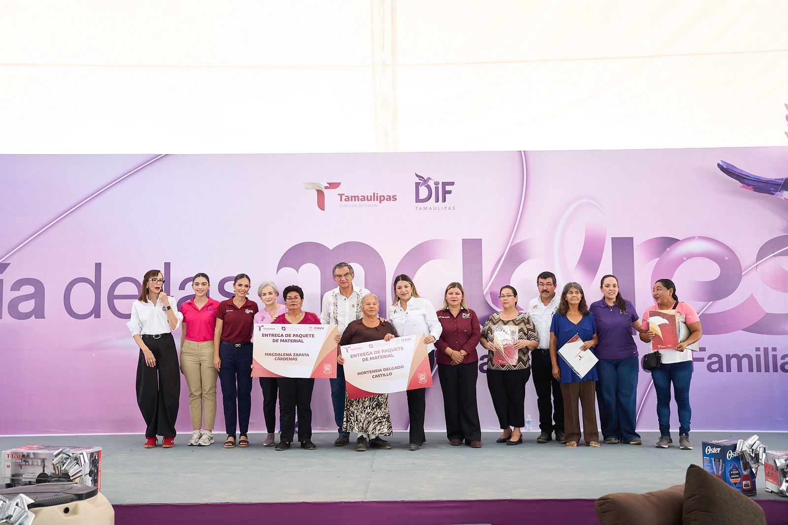 Américo y María celebran a las madres y llevan brigada de servicios a Abasolo