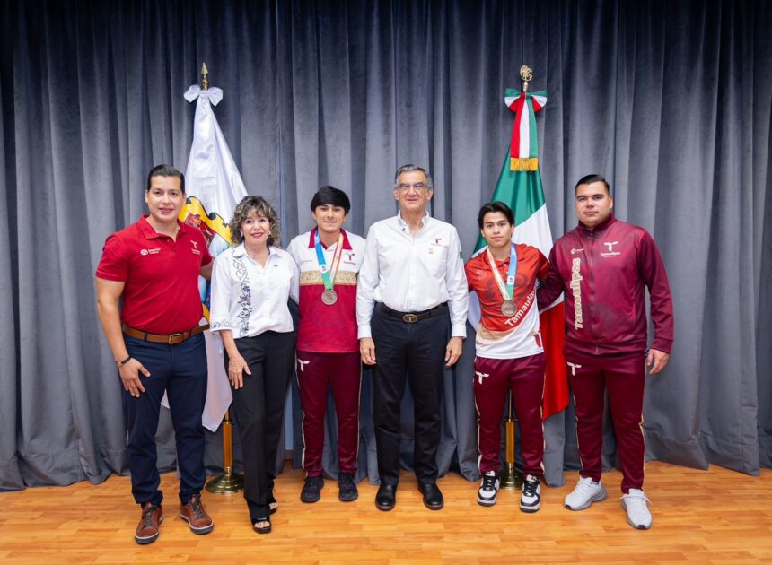 Recibe gobernador a históricos campeones tamaulipecos