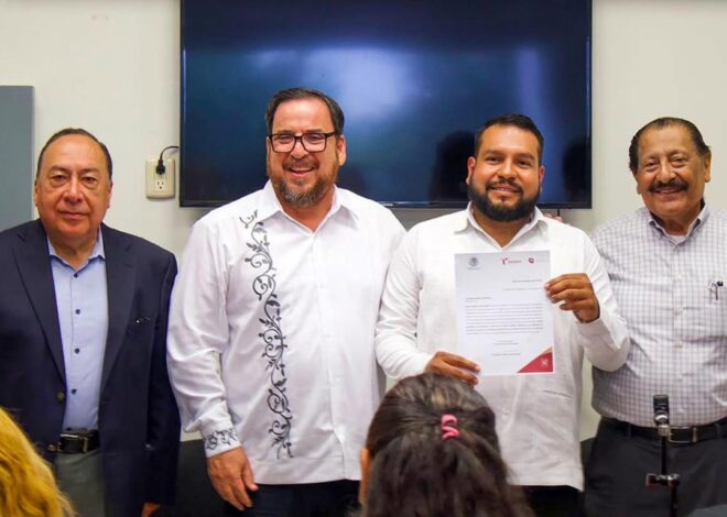 Entrega Miguel Ángel Valdez García nombramiento al nuevo titular del CREDE Nuevo Laredo
