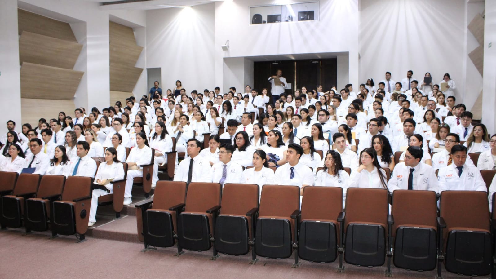 Egresados de Medicina de la UAT obtienen 276 plazas para internado médico
