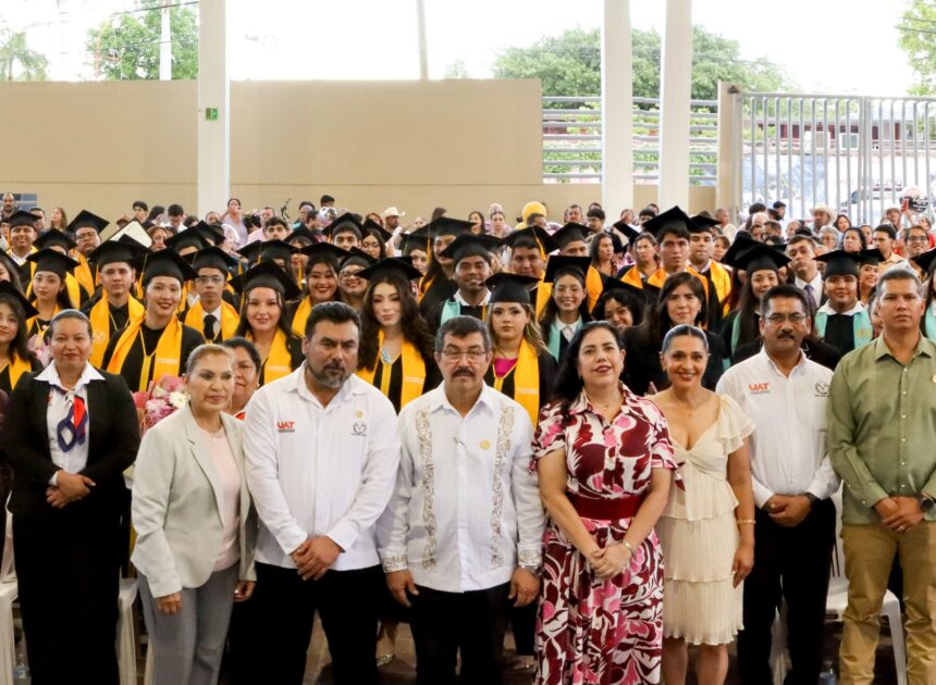 Entrega la UAT en la UAM-Mante nuevos profesionales de la salud y la educación