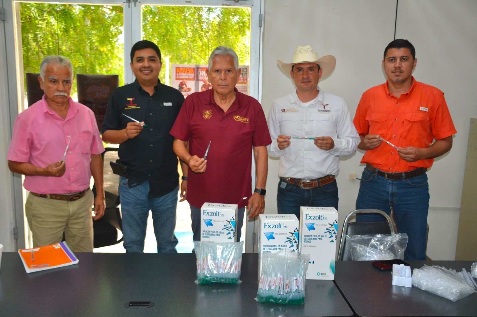 Trabajo coordinado protege a becerros recién nacidos del gusano barrenador