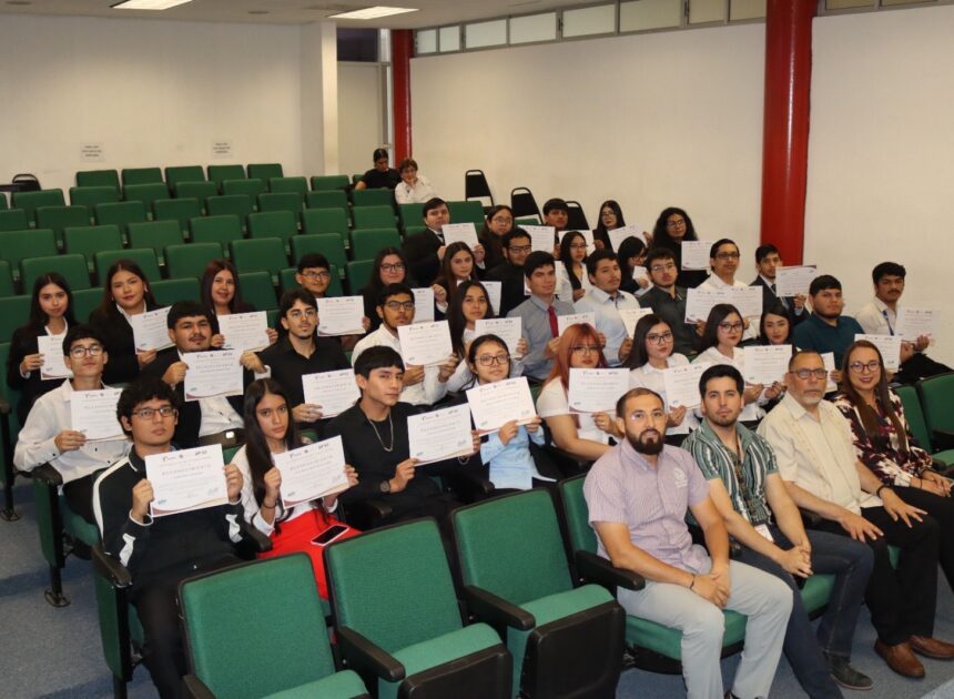 Reconoce UPRR la excelencia académica de sus estudiantes