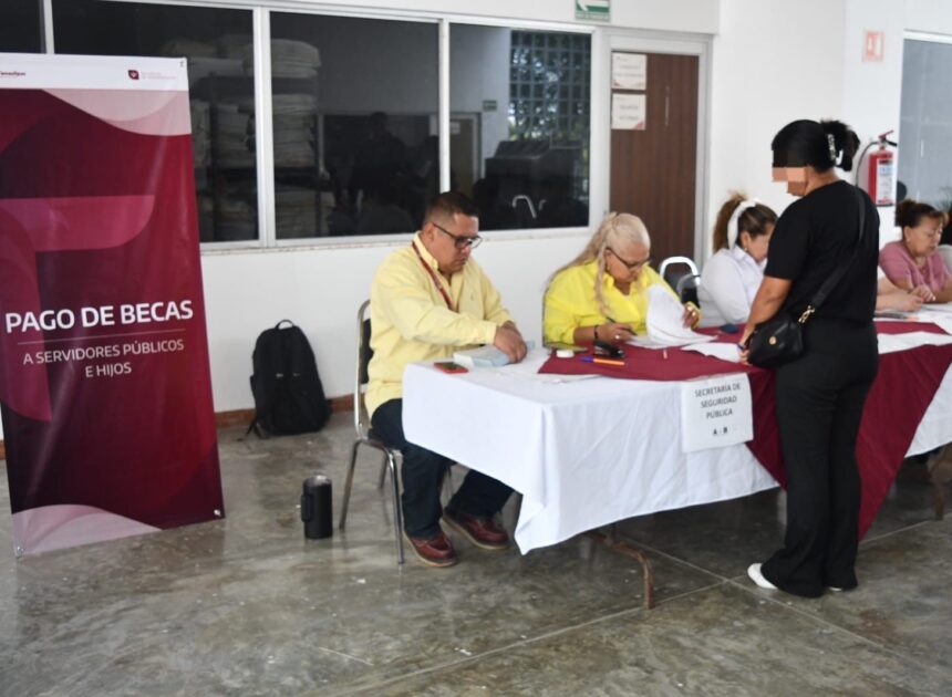 Inicia SSPT entrega de becas para fortalecer la educación de servidores públicos y sus familias