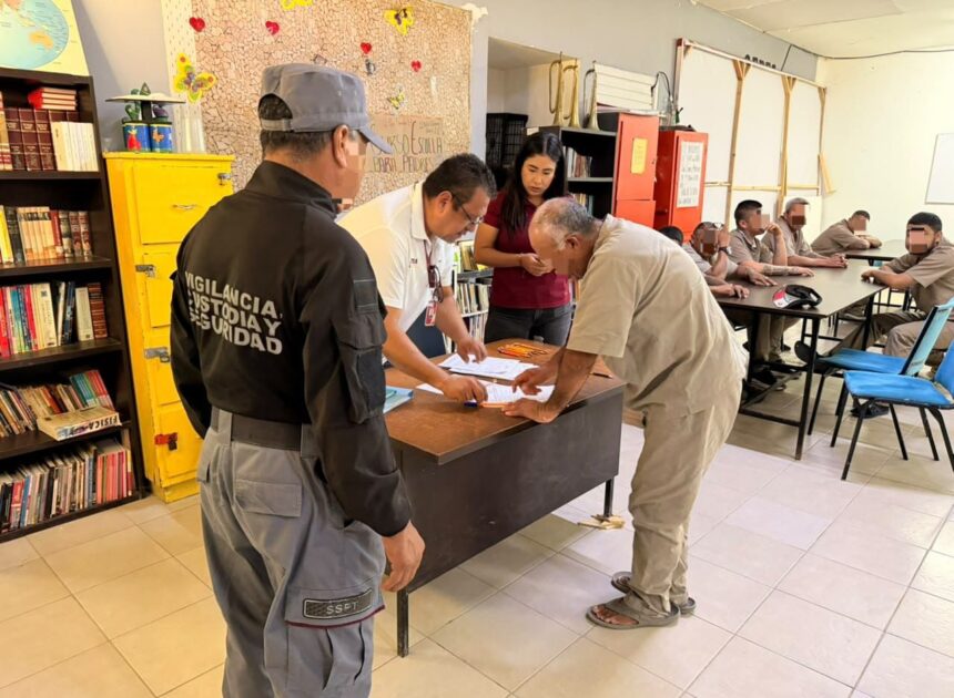 Presentan 28 PPLs exámenes de primaria y secundaria en CEDES Reynosa