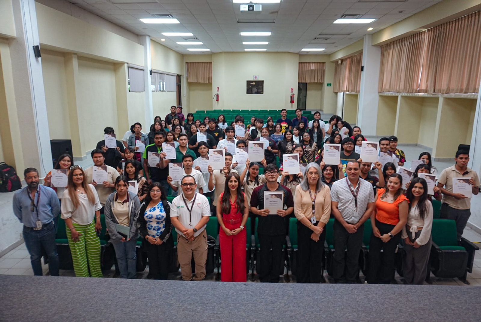 Respalda la UT Matamoros a estudiantes con becas para fortalecer permanencia escolar