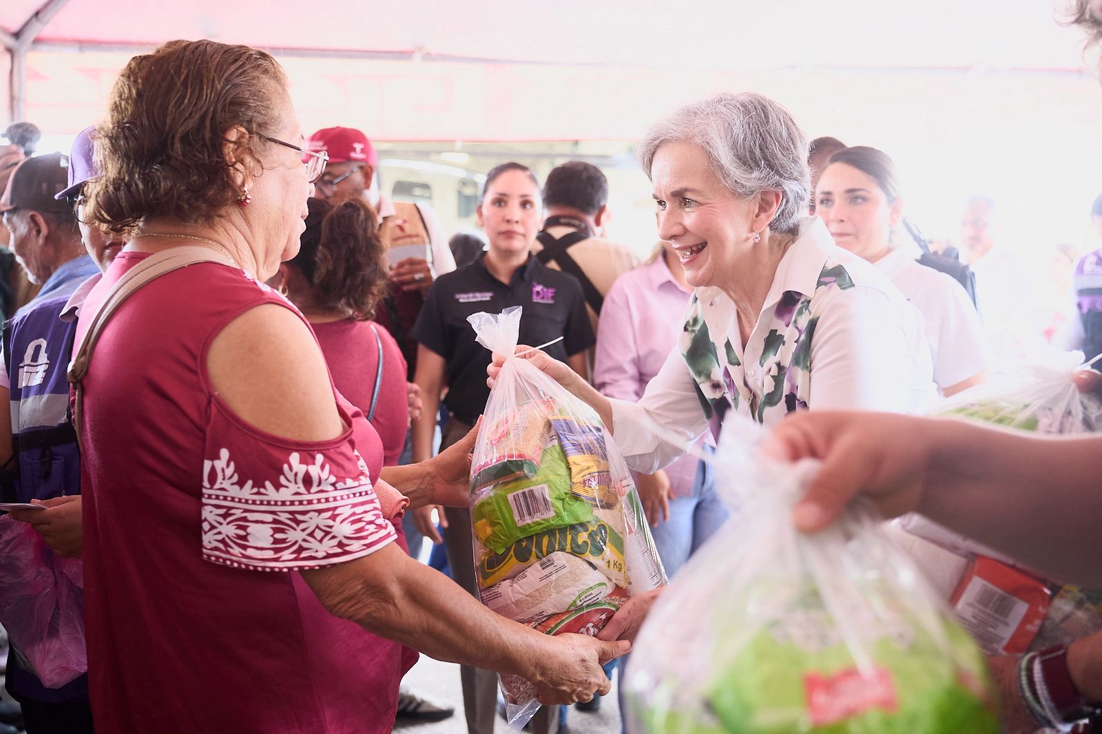 Américo y María de Villarreal benefician a miles en González a través de la brigada Transformando Familias