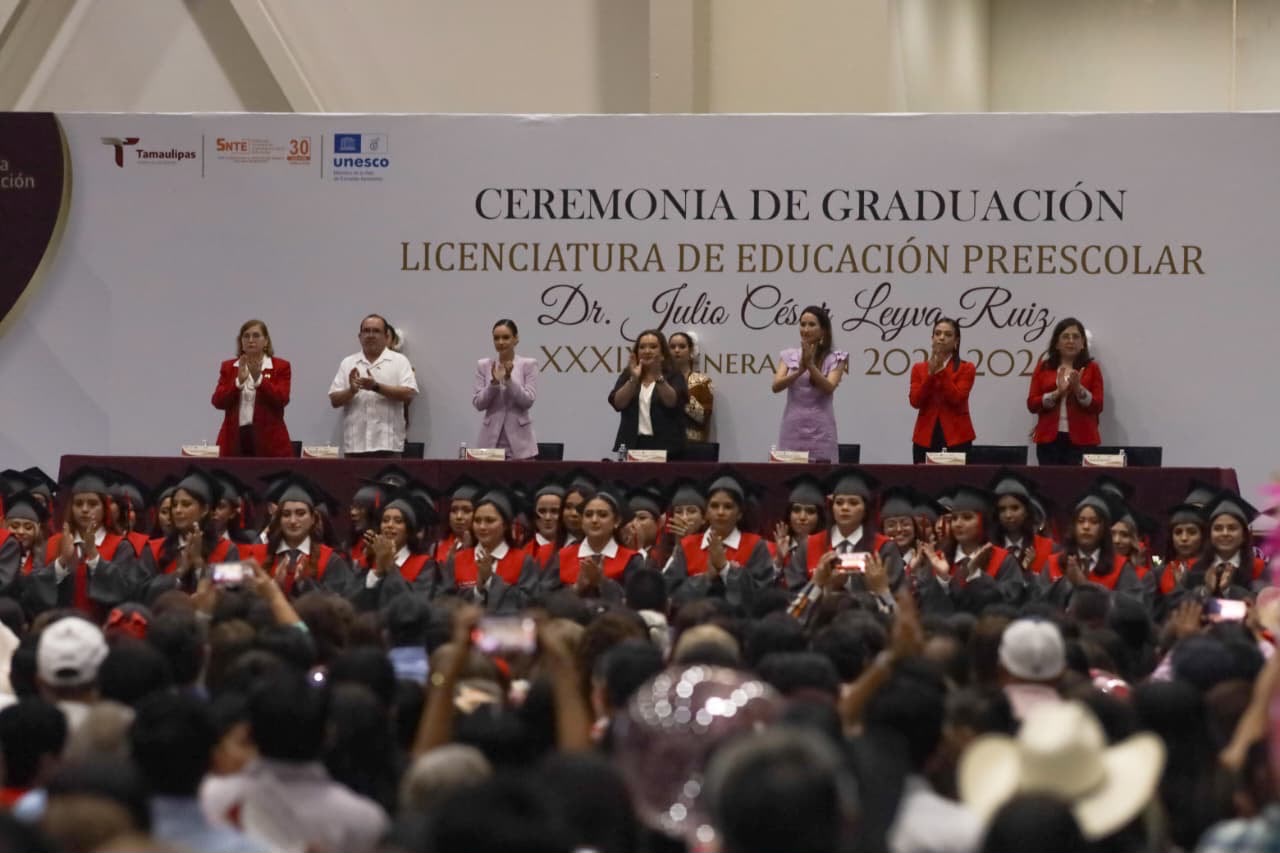 Gradúa a nueva generación de docentes de preescolar la Normal de Educadoras “Maestra Estefanía Castañeda”